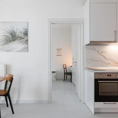 Blanc, 2bd In Center Apartment *